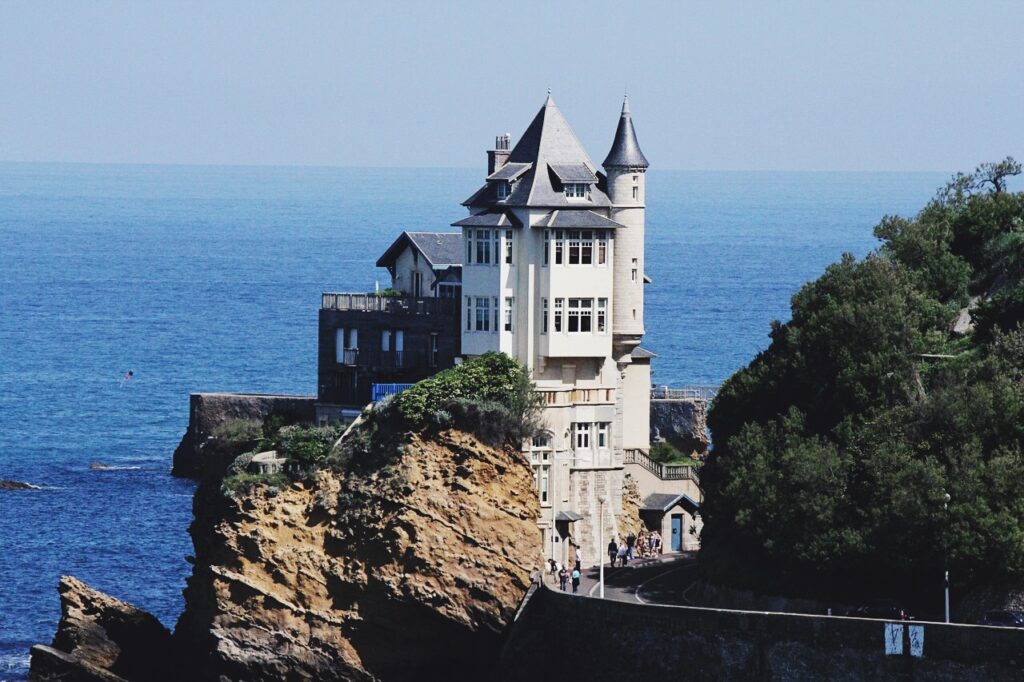 travel guide to Biarritz, France